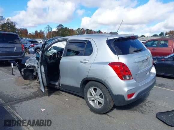 ✅ 2021 Chevrolet Trax LS • VIN: KL7CJKSB1MB303963 • Lot: 43567758. Listed on IAAI with 79,555 mi. Free auction sales archive from the USA and detailed vehicle history report at DreamBid. Image 3.
