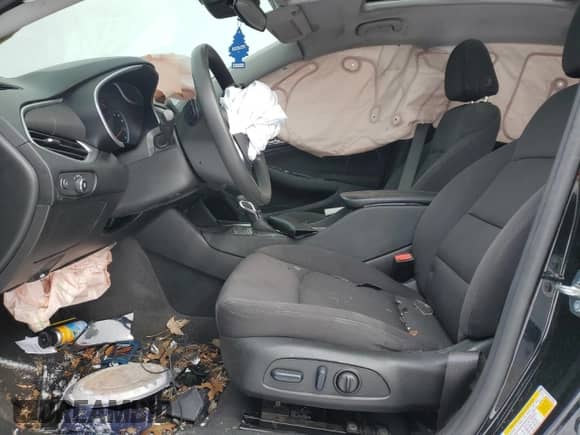 2024 Chevrolet Malibu LT z VIN 1G1ZD5STXRF124604, wystawiony jako Copart lot #45690755 z przebiegiem 20 787 mil mil oraz Szkoda całkowita • Salvage title. Historia ofert i sprzedaży dostępna na DreamBid. Obrazek 7.