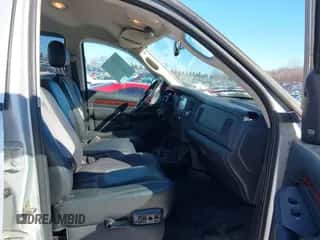 2003 Dodge 1500 ST z VIN 1D7HU18Z83S183372, wystawiony jako IAAI lot #41617973 z przebiegiem 118 632 mil mil oraz . Historia ofert i sprzedaży dostępna na DreamBid. Obrazek 5.