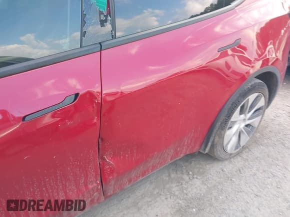 ✅ 2023 Tesla Model Y Long Range • VIN: 7SAYGDEE7PF673151 • Lot: 43123506. Wystawiony na IAAI z przebiegiem 39 845 mil. Bezpłatny archiwum sprzedaży aukcyjnych z USA i szczegółowy raport historii pojazdu na DreamBid. Zdjęcie 19.