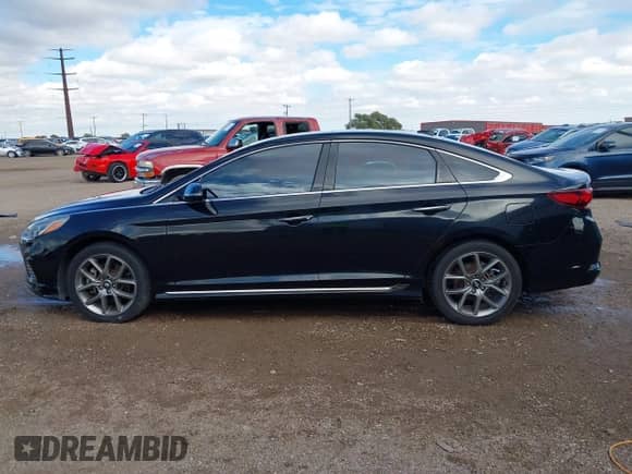 2018 Hyundai Sonata Limited z VIN 5NPE34AB6JH635927, wystawiony jako IAAI lot #43388586 z przebiegiem 140 600 mil mil oraz . Historia ofert i sprzedaży dostępna na DreamBid. Obrazek 14.