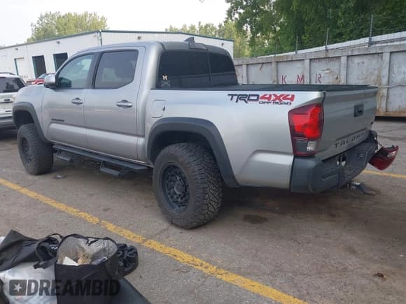 ✅ 2018 Toyota Tacoma SR • VIN: 3TMCZ5AN7JM122640 • Lot: 42452278. Listed on IAAI with 130,893 mi. Free auction sales archive from the USA and detailed vehicle history report at DreamBid. Image 3.