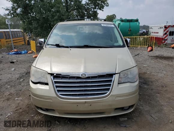 ✅ 2010 Chrysler Town & Country Touring Plus • VIN: 2A4RR8DX6AR441295 • Lot: 69344485. Wystawiony na Copart z przebiegiem 180 037 mil. Bezpłatny archiwum sprzedaży aukcyjnych z USA i szczegółowy raport historii pojazdu na DreamBid. Zdjęcie 5.