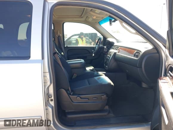 ✅ 2011 GMC Yukon SLE • VIN: 1GKS1AE06BR242413 • Lot: 43627026. Wystawiony na IAAI z przebiegiem 128 115 mil. Bezpłatny archiwum sprzedaży aukcyjnych z USA i szczegółowy raport historii pojazdu na DreamBid. Zdjęcie 5.