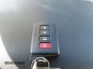 ✅ 2018 Toyota Avalon Hybrid XLE Plus • VIN: 4T1BD1EB2JU060509 • Lot: 43551816. Wystawiony na IAAI z przebiegiem 99 842 mil. Bezpłatny archiwum sprzedaży aukcyjnych z USA i szczegółowy raport historii pojazdu na DreamBid. Zdjęcie 11.