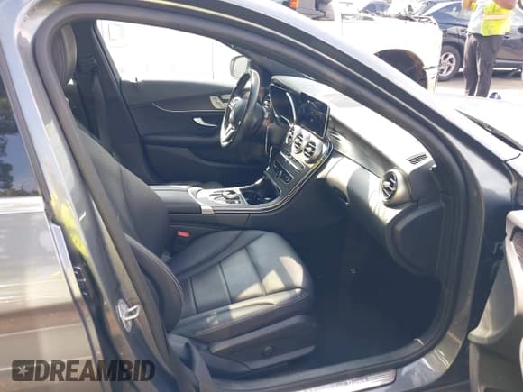 ✅ 2021 Mercedes-Benz C 300 • VIN: W1KWF8EB0MR637737 • Lot: 42613010. Wystawiony na IAAI z przebiegiem 71 368 mil. Bezpłatny archiwum sprzedaży aukcyjnych z USA i szczegółowy raport historii pojazdu na DreamBid. Zdjęcie 5.