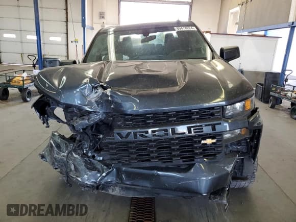 ✅ 2020 Chevrolet Silverado 1500 Custom • VIN: 3GCPYBEH1LG338623 • Lot: 69478224. Wystawiony na Copart z przebiegiem 47 294 mil. Bezpłatny archiwum sprzedaży aukcyjnych z USA i szczegółowy raport historii pojazdu na DreamBid. Zdjęcie 5.