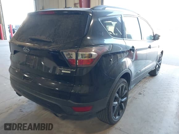 ✅ 2017 Ford Escape Titanium • VIN: 1FMCU0JD4HUA37751 • Lot: 43781731. Wystawiony na IAAI z przebiegiem 110 786 mil. Bezpłatny archiwum sprzedaży aukcyjnych z USA i szczegółowy raport historii pojazdu na DreamBid. Zdjęcie 4.