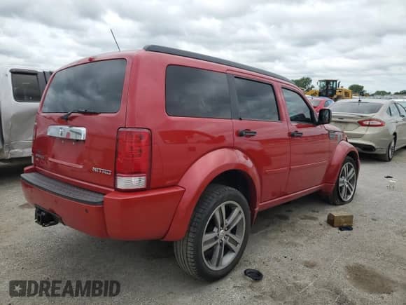 2011 Dodge Nitro Shock with VIN 1D4PT7GX7BW576298, listed as a Copart auction lot 62912865 with 125,517 mi miles and Salvage title. Bid and sale history available at DreamBid. Image 3.
