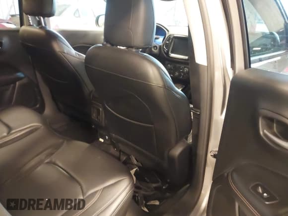 ✅ 2018 Jeep Compass Limited • VIN: 3C4NJDCB5JT104365 • Lot: 43733009. Listed on IAAI with 129,487 mi. Free auction sales archive from the USA and detailed vehicle history report at DreamBid. Image 8.