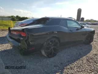 2014 Dodge Challenger SXT z VIN 2C3CDYAG3EH208523, wystawiony jako Copart lot #72553994 z przebiegiem 133 768 mil mil oraz Szkoda całkowita • Salvage title. Historia ofert i sprzedaży dostępna na DreamBid. Obrazek 3.