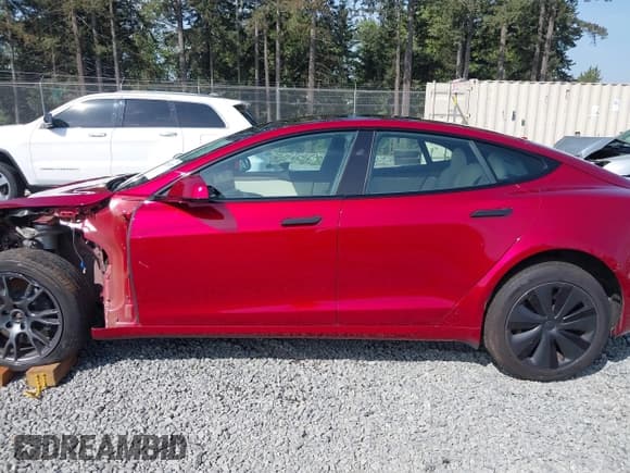 ✅ 2023 Tesla Model S • VIN: 5YJSA1E5XPF516779 • Лот: 42110737. Опубликован ранее на IAAI с пробегом 16 465 миль. Бесплатный доступ к архиву аукционных продаж из США и подробный отчёт об истории автомобиля на DreamBid. Изображение 15.
