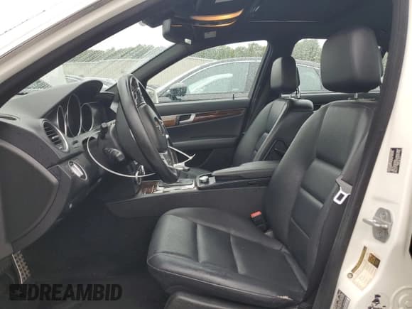 ✅ 2012 Mercedes-Benz C 300 Sport • VIN: WDDGF8BB3CR214402 • Lot: 81280725. Wystawiony na Copart z przebiegiem 129 470 mil. Bezpłatny archiwum sprzedaży aukcyjnych z USA i szczegółowy raport historii pojazdu na DreamBid. Zdjęcie 7.