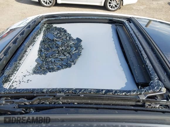 ✅ 2017 Alfa Romeo Giulia Ti • VIN: ZARFAEENXH7560223 • Lot: 41923690. Listed on IAAI with 76,004 mi. Free auction sales archive from the USA and detailed vehicle history report at DreamBid. Image 20.