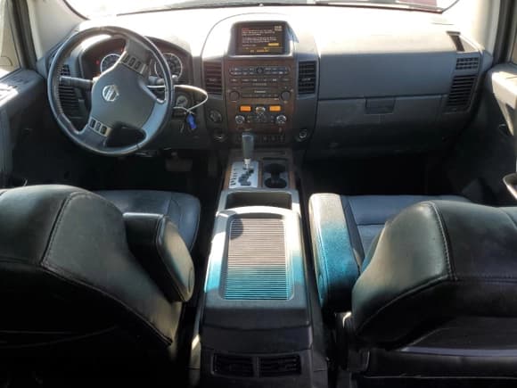 ✅ 2010 Nissan Titan LE • VIN: 1N6AA0EC7AN322060 • Lot: 68650275. Wystawiony na Copart z przebiegiem 174 005 mil. Bezpłatny archiwum sprzedaży aukcyjnych z USA i szczegółowy raport historii pojazdu na DreamBid. Zdjęcie 8.