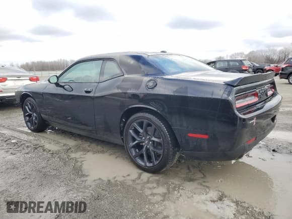✅ 2022 Dodge Challenger SXT • VIN: 2C3CDZAGXNH100597 • Lot: 38366253. Wystawiony na Copart z przebiegiem 5 519 mil. Bezpłatny archiwum sprzedaży aukcyjnych z USA i szczegółowy raport historii pojazdu na DreamBid. Zdjęcie 2.