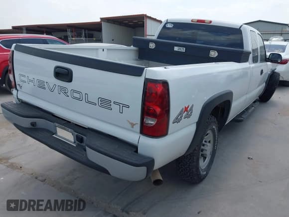 ✅ 2006 Chevrolet Silverado 2500HD LT2 • VIN: 1GCHK29U16E207166 • Lot: 42068401. Listed on IAAI with 105,646 mi. Free auction sales archive from the USA and detailed vehicle history report at DreamBid. Image 4.