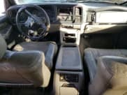 ✅ 2002 Chevrolet Suburban LT • VIN: 1GNFK16T02J261631 • Лот: 46933875. Опубликован ранее на Copart с пробегом Не указан. Бесплатный доступ к архиву аукционных продаж из США и подробный отчёт об истории автомобиля на DreamBid. Изображение 8.