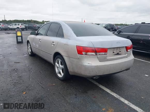 2006 Hyundai Sonata GLS with VIN 5NPEU46F46H018834, listed as a IAAI auction lot 43439822 with 72,494 mi miles and . Bid and sale history available at DreamBid. Image 3.