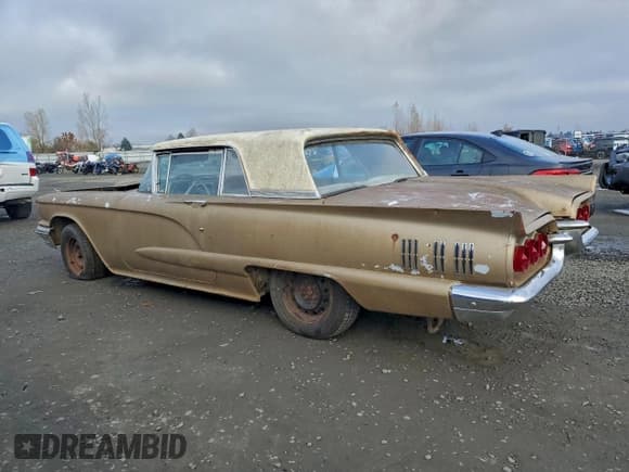 ✅ 1960 Ford Thunderbird • VIN: 0Y71Y165881 • Лот: 94184035. Опубликован ранее на Copart с пробегом 10 099 миль. Бесплатный доступ к архиву аукционных продаж из США и подробный отчёт об истории автомобиля на DreamBid. Изображение 2.