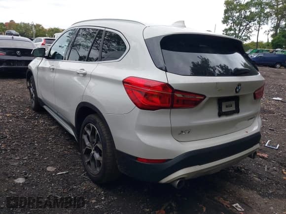 ✅ 2022 BMW X1 xDrive28i • VIN: WBXJG9C0XN5V37052 • Lot: 43208428. Wystawiony na IAAI z przebiegiem 65 298 mil. Bezpłatny archiwum sprzedaży aukcyjnych z USA i szczegółowy raport historii pojazdu na DreamBid. Zdjęcie 3.