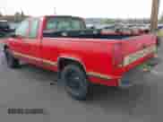 1995 Chevrolet Silverado 1500 z VIN 1GCEK19KXSE149077, wystawiony jako IAAI lot #43593632 z przebiegiem 193 001 mil mil oraz . Historia ofert i sprzedaży dostępna na DreamBid. Obrazek 3.