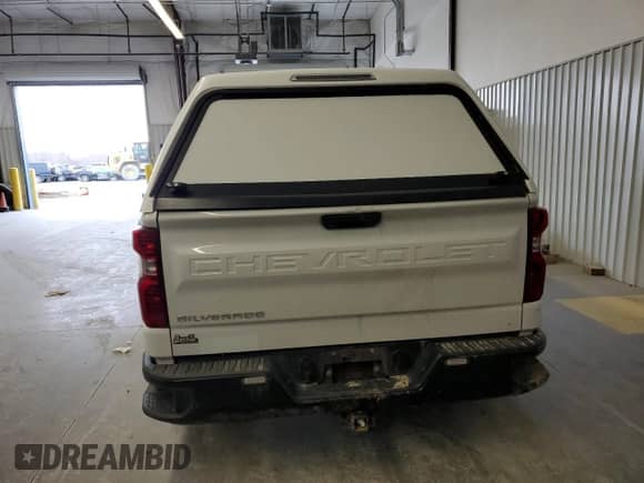 2022 Chevrolet Silverado 1500 Work Truck z VIN 1GCPDAEK1NZ621995, wystawiony jako Copart lot #47138955 z przebiegiem 98 651 mil mil oraz Szkoda całkowita • Salvage title. Historia ofert i sprzedaży dostępna na DreamBid. Obrazek 6.