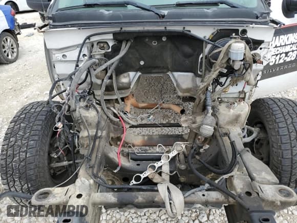 ✅ 2013 Chevrolet Silverado 1500 Work Truck • VIN: 1GCNCPE0XDZ184878 • Lot: 51438675. Wystawiony na Copart z przebiegiem Nie podano. Bezpłatny archiwum sprzedaży aukcyjnych z USA i szczegółowy raport historii pojazdu na DreamBid. Zdjęcie 11.