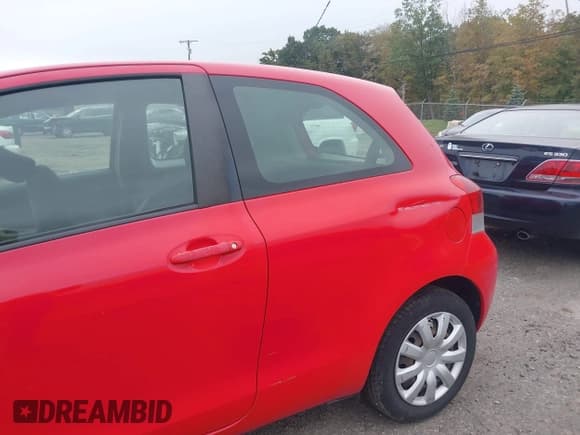 ✅ 2010 Toyota Yaris • VIN: JTDJT4K35A5314628 • Lot: 43259103. Wystawiony na IAAI z przebiegiem 182 784 mil. Bezpłatny archiwum sprzedaży aukcyjnych z USA i szczegółowy raport historii pojazdu na DreamBid. Zdjęcie 6.