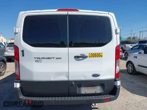 ✅ 2022 Ford Transit Passenger XLT • VIN: 1FBAX2Y87NKA67622 • Lot: 43654117. Wystawiony na IAAI z przebiegiem 202 475 mil. Bezpłatny archiwum sprzedaży aukcyjnych z USA i szczegółowy raport historii pojazdu na DreamBid. Zdjęcie 16.