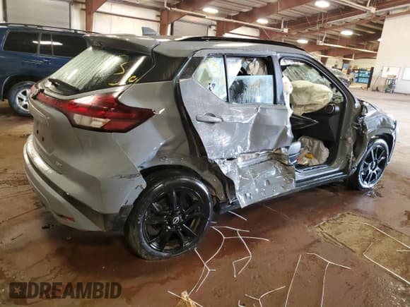 ✅ 2022 Nissan Kicks SR • VIN: 3N1CP5DV1NL473477 • Лот: 70994875. Опубликован ранее на Copart с пробегом Не указан. Бесплатный доступ к архиву аукционных продаж из США и подробный отчёт об истории автомобиля на DreamBid. Изображение 3.