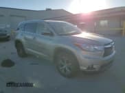 ✅ 2015 Toyota Highlander XLE • VIN: 5TDKKRFH5FS068367 • Lot: 90889485. Wystawiony na Copart z przebiegiem 99 170 mil. Bezpłatny archiwum sprzedaży aukcyjnych z USA i szczegółowy raport historii pojazdu na DreamBid. Zdjęcie 14.