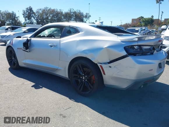 2018 Chevrolet Camaro 2SS z VIN 1G1FH1R76J0103846, wystawiony jako IAAI lot #43464692 z przebiegiem 81 600 mil mil oraz . Historia ofert i sprzedaży dostępna na DreamBid. Obrazek 3.