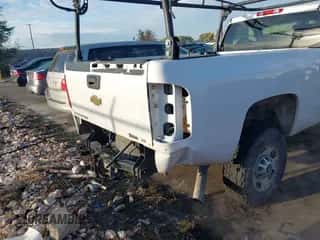 2011 Chevrolet Silverado 2500HD Work Truck z VIN 1GC0KVCG8BZ403514, wystawiony jako IAAI lot #43476303 z przebiegiem 224 583 mil mil oraz . Historia ofert i sprzedaży dostępna na DreamBid. Obrazek 6.