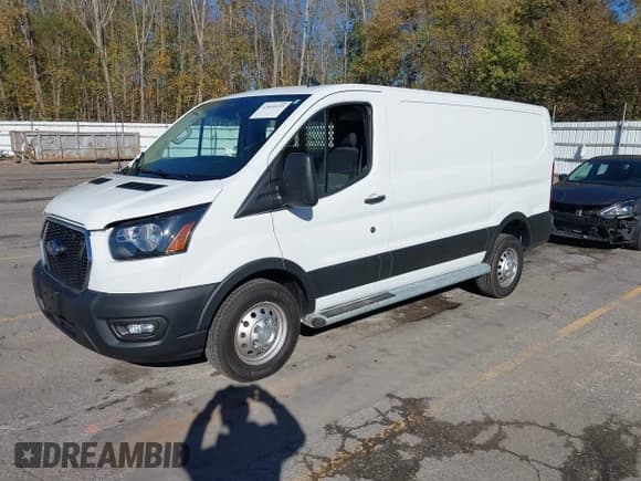 ✅ 2023 Ford Transit Cargo • VIN: 1FTBR2Y82PKB23785 • Lot: 43510153. Wystawiony na IAAI z przebiegiem 21 270 mil. Bezpłatny archiwum sprzedaży aukcyjnych z USA i szczegółowy raport historii pojazdu na DreamBid. Zdjęcie 2.