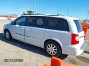 ✅ 2013 Chrysler Town & Country Touring • VIN: 2C4RC1BG0DR816183 • Lot: 43794791. Wystawiony na IAAI z przebiegiem 242 644 mil. Bezpłatny archiwum sprzedaży aukcyjnych z USA i szczegółowy raport historii pojazdu na DreamBid. Zdjęcie 3.