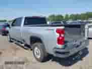 2020 Chevrolet Silverado 2500HD LT z VIN 1GC1YNEY8LF233926, wystawiony jako IAAI lot #42716715 z przebiegiem 137 057 mil mil oraz . Historia ofert i sprzedaży dostępna na DreamBid. Obrazek 3.
