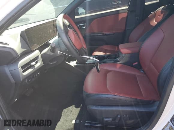 ✅ 2025 Kia K4 GT-Line • VIN: 3KPFW4DE4SE093847 • Lot: 67602635. Wystawiony na Copart z przebiegiem 3 669 mil. Bezpłatny archiwum sprzedaży aukcyjnych z USA i szczegółowy raport historii pojazdu na DreamBid. Zdjęcie 7.