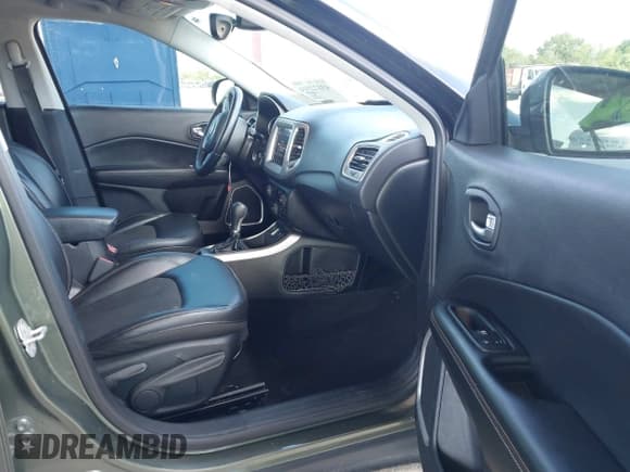 ✅ 2018 Jeep Compass Latitude • VIN: 3C4NJCBBXJT248344 • Lot: 43172314. Wystawiony na IAAI z przebiegiem 127 306 mil. Bezpłatny archiwum sprzedaży aukcyjnych z USA i szczegółowy raport historii pojazdu na DreamBid. Zdjęcie 5.