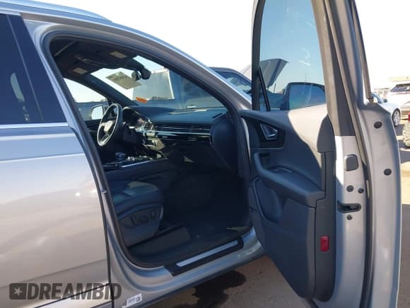 ✅ 2019 Audi Q7 Prestige • VIN: WA1VAAF7XKD012210 • Lot: 43487089. Listed on IAAI with 84,887 mi. Free auction sales archive from the USA and detailed vehicle history report at DreamBid. Image 5.