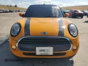 ✅ 2017 MINI Convertible Cooper • VIN: WMWWG5C51H3C19988 • Lot: 68779205. Wystawiony na Copart z przebiegiem 65 985 mil. Bezpłatny archiwum sprzedaży aukcyjnych z USA i szczegółowy raport historii pojazdu na DreamBid. Zdjęcie 5.