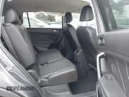 ✅ 2023 Volkswagen Tiguan SE • VIN: 3VV3B7AX0PM130980 • Lot: 42158302. Wystawiony na IAAI z przebiegiem 30 653 mil. Bezpłatny archiwum sprzedaży aukcyjnych z USA i szczegółowy raport historii pojazdu na DreamBid. Zdjęcie 8.