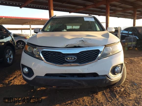 ✅ 2011 Kia Sorento LX • VIN: 5XYKTCA11BG142959 • Lot: 43588760. Listed on IAAI with 147,177 mi. Free auction sales archive from the USA and detailed vehicle history report at DreamBid. Image 12.