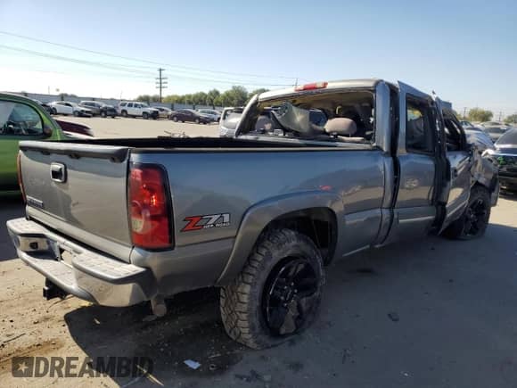 ✅ 2006 Chevrolet Silverado 1500 LS • VIN: 2GCEK19B561131447 • Lot: 74567234. Wystawiony na Copart z przebiegiem Nie podano mil. Skorzystaj z bezpłatnego archiwum sprzedaży aukcyjnych z USA i zobacz szczegółowy raport historii pojazdu na DreamBid. Zdjęcie 3.