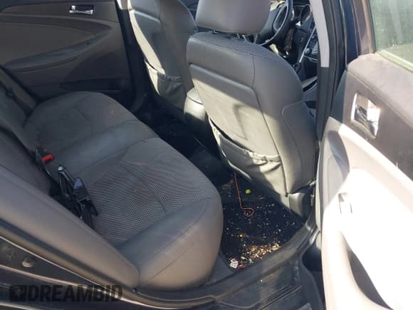 ✅ 2012 Hyundai Sonata SE • VIN: 5NPEC4AB7CH420950 • Lot: 43376599. Listed on IAAI with 165,359 mi. Free auction sales archive from the USA and detailed vehicle history report at DreamBid. Image 8.