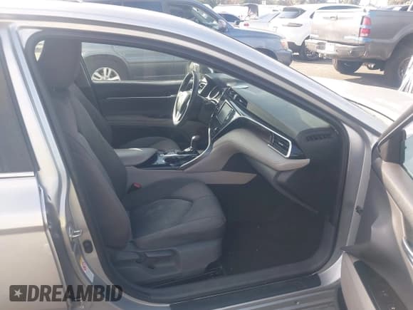 ✅ 2018 Toyota Camry Hybrid LE • VIN: 4T1B31HK8JU500912 • Лот: 43433276. Опубликован ранее на IAAI с пробегом 139 862 миль. Бесплатный доступ к архиву аукционных продаж из США и подробный отчёт об истории автомобиля на DreamBid. Изображение 5.