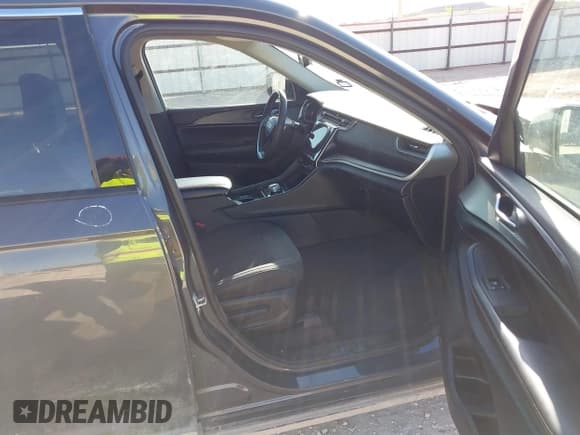 ✅ 2023 Jeep Grand Cherokee Laredo • VIN: 1C4RJKAG4P8894673 • Lot: 42801354. Listed on IAAI with 48,680 mi. Free auction sales archive from the USA and detailed vehicle history report at DreamBid. Image 5.