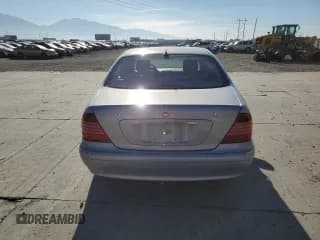 ✅ 2004 Mercedes-Benz S 500 • VIN: WDBNG84J04A386081 • Лот: 91927055. Опубликован ранее на Copart с пробегом 161 305 миль. Бесплатный доступ к архиву аукционных продаж из США и подробный отчёт об истории автомобиля на DreamBid. Изображение 6.