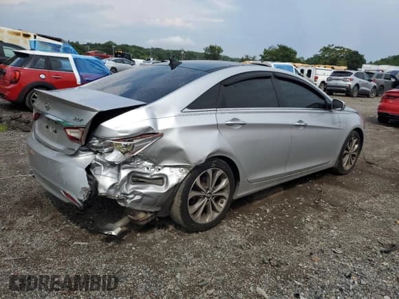 ✅ 2013 Hyundai Sonata SE • VIN: 5NPEC4AB5DH687828 • Lot: 66776055. Listed on Copart with 124,204 mi. Free auction sales archive from the USA and detailed vehicle history report at DreamBid. Image 3.