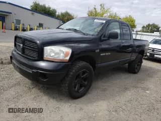 2006 Dodge 1500 SLT z VIN 1D7HU18266S529992, wystawiony jako Copart lot #84908345 z przebiegiem 184 947 mil mil oraz Czysty tytuł • Clean title. Historia ofert i sprzedaży dostępna na DreamBid. Obrazek 1.